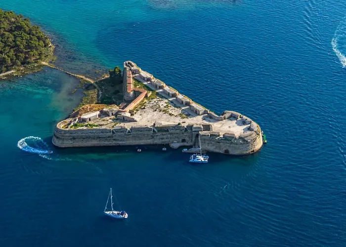 New! Masa With Heated Pool Near Krka National Park בית נופש