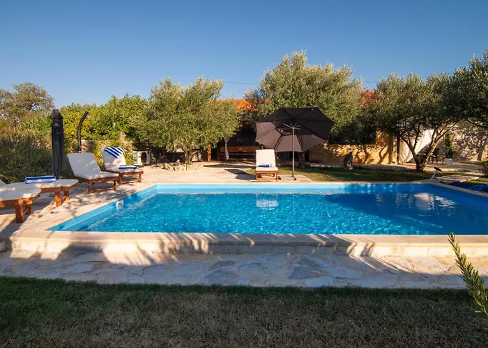 New! Masa With Heated Pool Near Krka National Park בית נופש